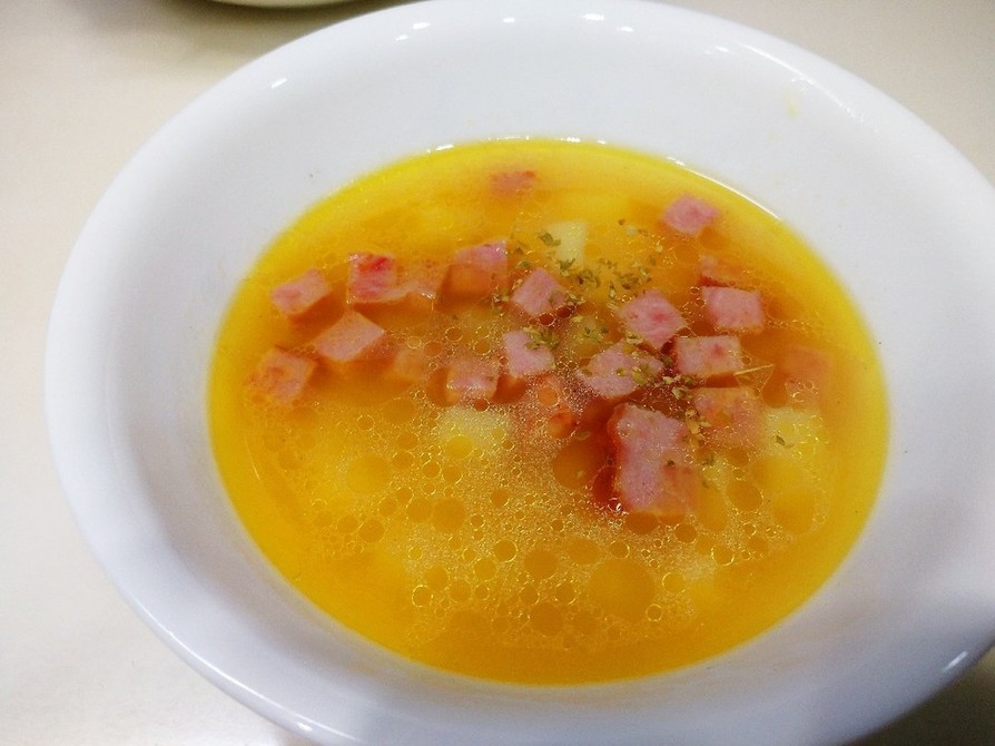 ボローニャソーセージとジャガイモのスープの画像