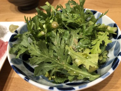 栄養満点！春菊の生サラダの写真