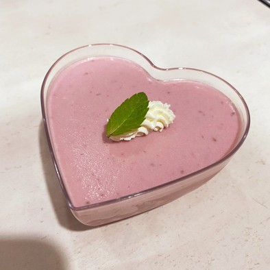 苺とクリームチーズのババロアの写真