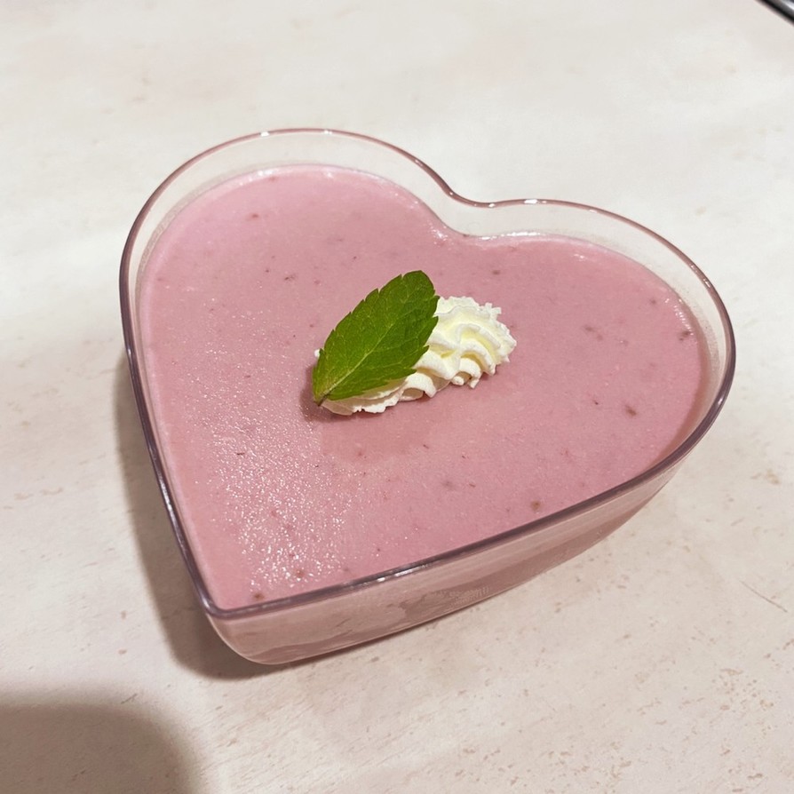 苺とクリームチーズのババロアの画像