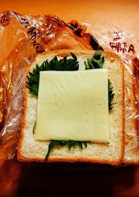大葉チーズのパン