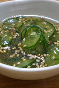キュウリの冷たい中華スープ