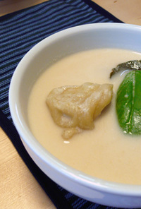 ココナッツスープのグリーンカレー水餃子