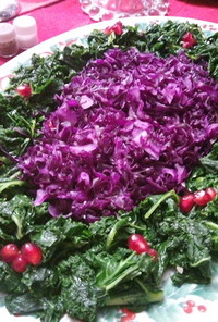 ケールと紫キャベツのクリスマスサラダ