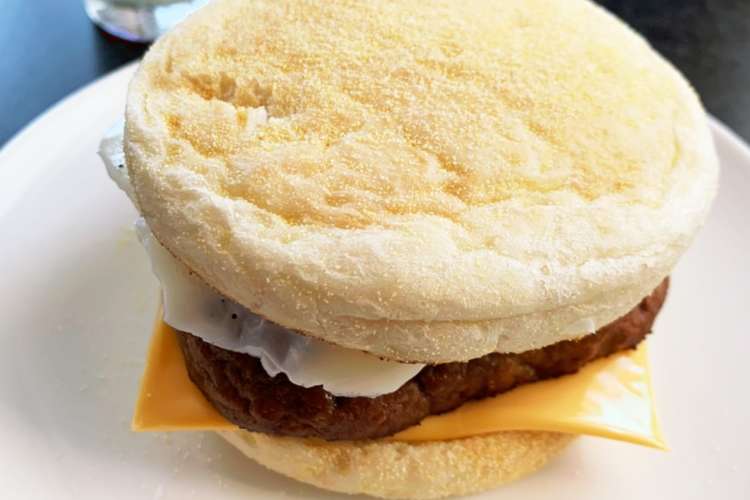 朝マックのソーセージエッグマフィン風 レシピ 作り方 By 呑んだくれなつ クックパッド 簡単おいしいみんなのレシピが352万品