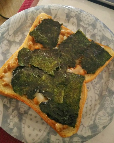 納豆チーズ海苔トーストの写真