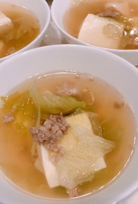 豚ひき肉と豆腐、レタスの中華スープ