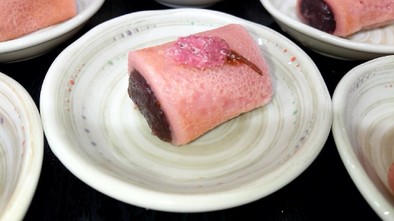 もち米で作る関東風桜餅の写真