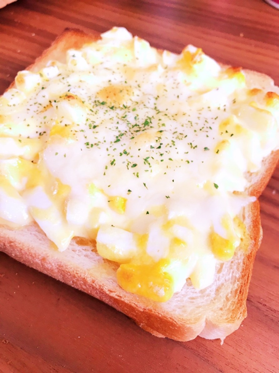 朝食のトースト。たまごマヨonチーズの画像
