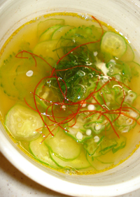 緑のホットサワースープ