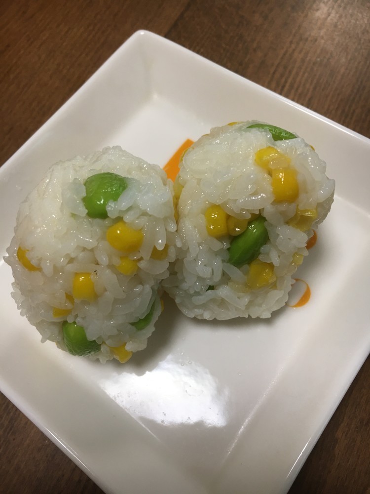 コーンと枝豆のおにぎり レシピ 作り方 By 塩むすび好き クックパッド 簡単おいしいみんなのレシピが360万品