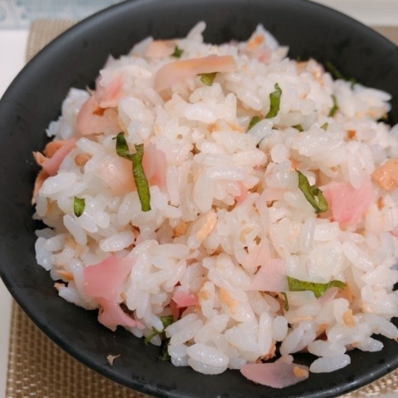 ガリと鮭フレークの混ぜご飯の画像