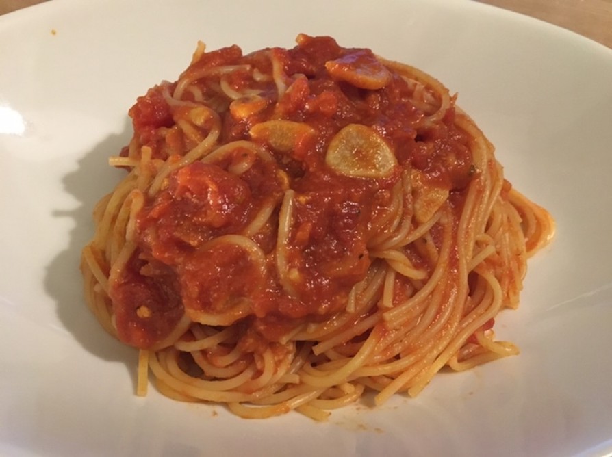 カプリ風トマトとニンニクのスパゲッティの画像