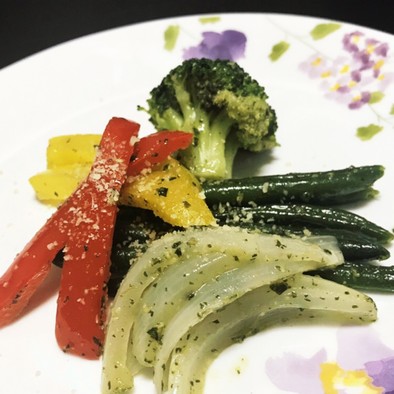 彩り野菜のジェノベソース和え弁当・付け合の写真