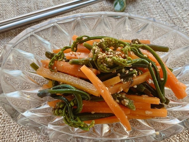 ワラビと人参のナムル レシピ 作り方 By オイルソムリエヒロミ クックパッド 簡単おいしいみんなのレシピが356万品