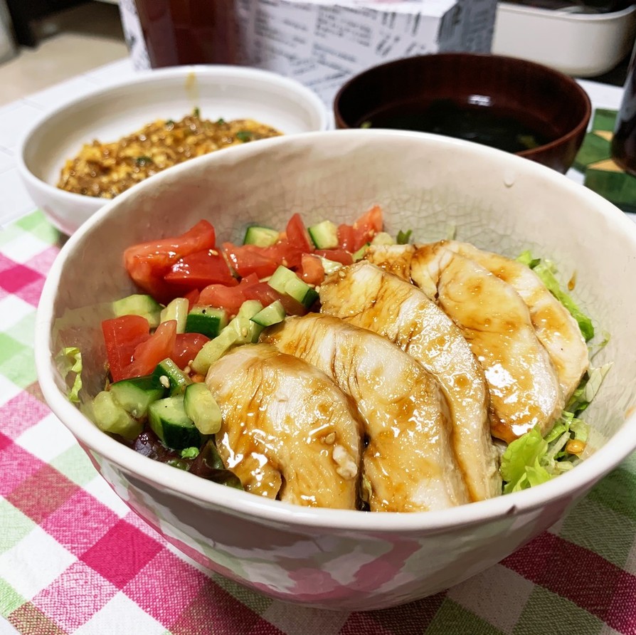 鶏ハムサラダ丼の画像