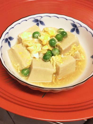 ふんわり高野豆腐とエンドウ豆の卵とじの写真