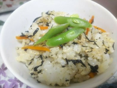 大豆とひじきの混ぜご飯の写真