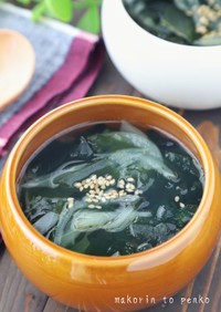 簡単！玉ねぎとわかめの中華スープ