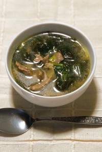 老舗焼肉店の味！韓国風激ウマ牛肉スープ
