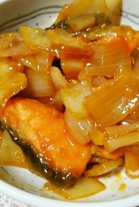 鮭と玉ねぎとねぎのケチャップ煮