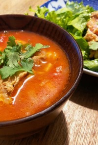 簡単　トマト缶と鳥モモ肉のスープ