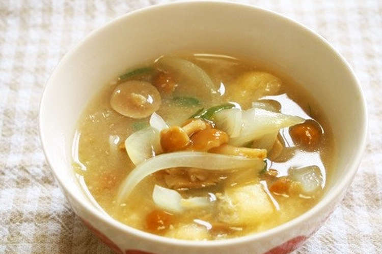 なめこと玉ねぎの味噌汁 レシピ 作り方 By 京たまご クックパッド 簡単おいしいみんなのレシピが356万品
