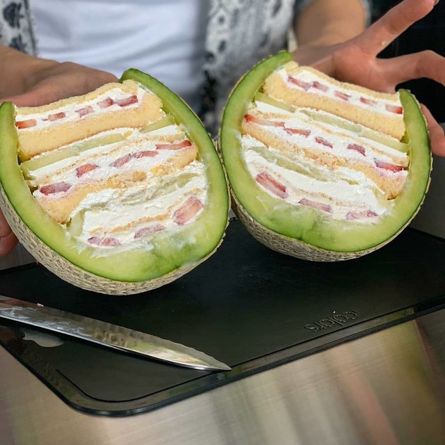 子どもと作ろう 丸ごとメロンケーキ レシピ 作り方 By Chiaki55 クックパッド 簡単おいしいみんなのレシピが350万品 子どもと作ろう 丸ごとメロンケーキ レシピ 作り方 By Chiaki55 クックパッド 簡単おいしいみんなのレシピが350万品