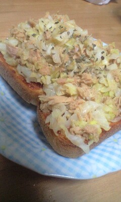 ツナとキャベツのオープンサンド