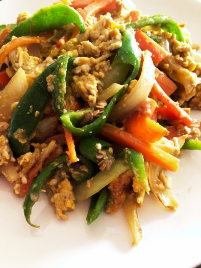 カラフル野菜と卵の中華炒めの写真