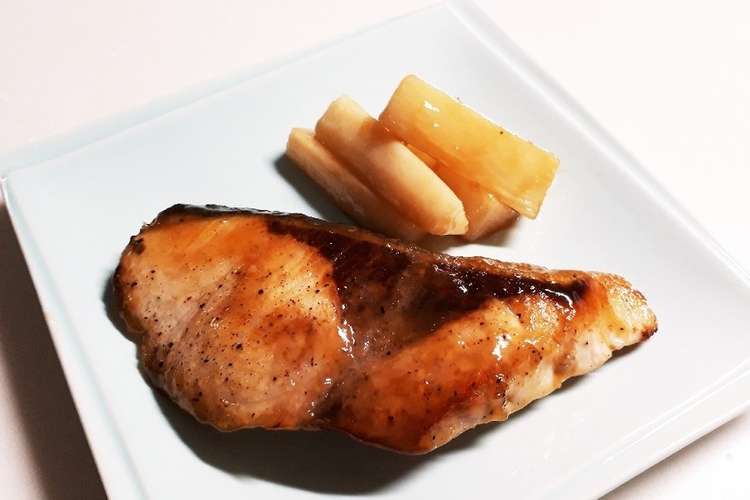 ぶりの照り焼き やみつきニンニク風味 レシピ 作り方 By 気まぐれ 雨おんな クックパッド 簡単おいしいみんなのレシピが362万品