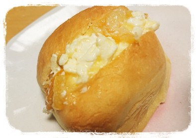 柚子ジャムクリームチーズ入ディナーロールの写真