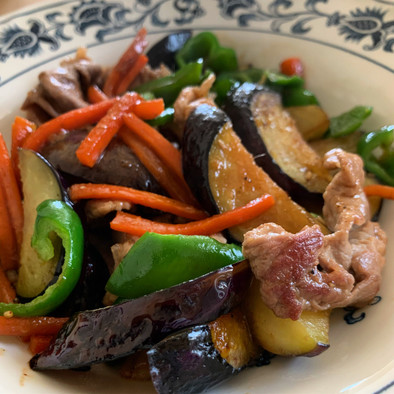 彩り野菜と豚肉の甘辛炒めの写真