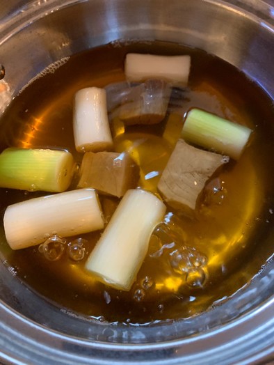 マグロの旨味漬でつくる葱鮪鍋の写真