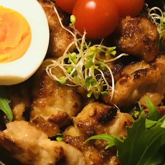 丼弁当 鶏もも肉の揚げ焼き丼 レシピ 作り方 By Bistromiti クックパッド 簡単おいしいみんなのレシピが353万品