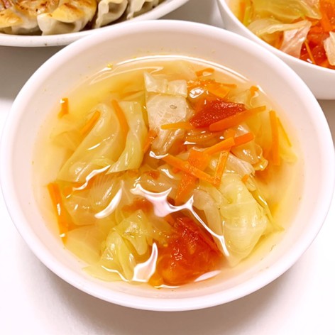 キャベツにんじん玉ねぎトマトの簡単スープ