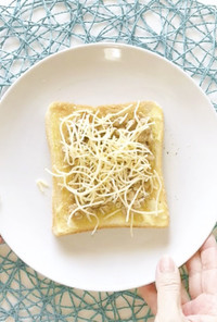 ★納豆とチーズのオープントースト