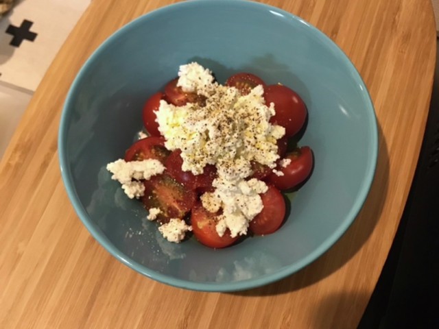 ミニトマトとカッテージチーズのカプレーゼ レシピ 作り方 By Peanutsss クックパッド 簡単おいしいみんなのレシピが349万品