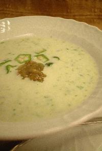 冷たいグリーンスープ