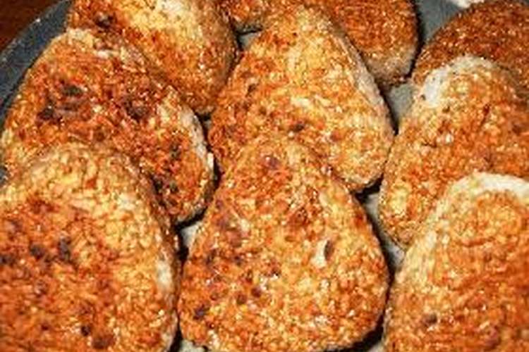 お醤油が香ばしい母の焼きおにぎり レシピ 作り方 By Hinanoひなの クックパッド 簡単おいしいみんなのレシピが367万品