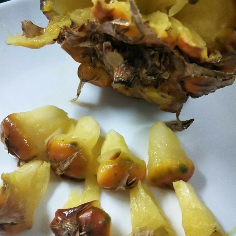 ポーチドパイナップルを使ったパイナップル＆ココナッツアイスのレシピ