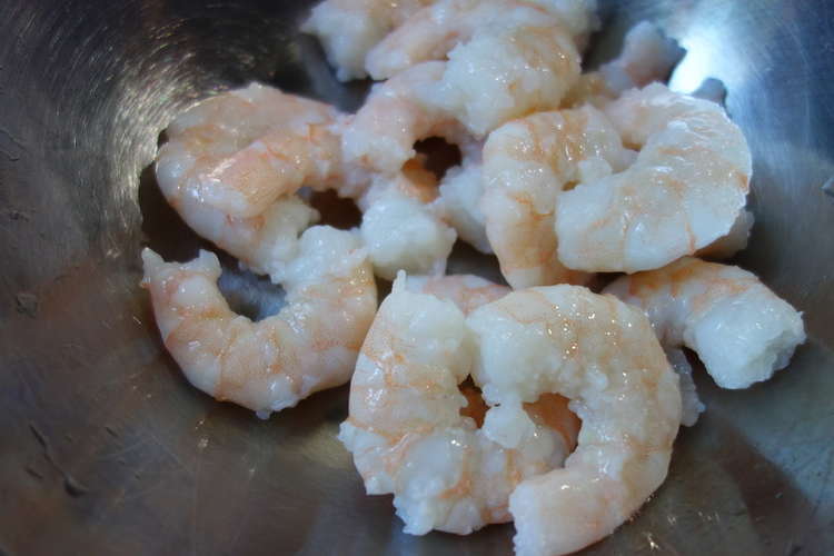 海老の下処理 下味付け方 レシピ 作り方 By Mokayuzu クックパッド 簡単おいしいみんなのレシピが356万品