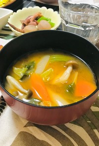 残り物野菜でピリ辛キムチスープ
