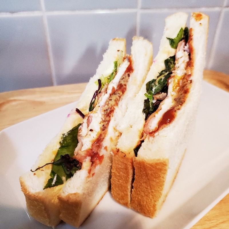 ベーコンとアボカドのグリルチーズサンドイッチのレシピ