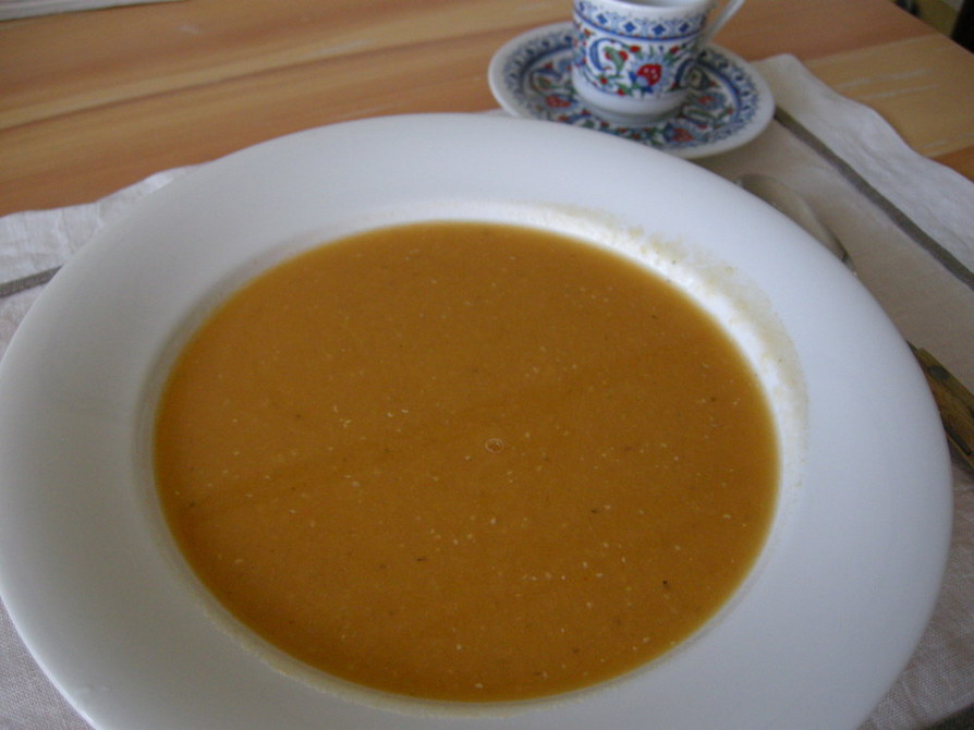 定番トルコの赤レンズ豆のスープの画像