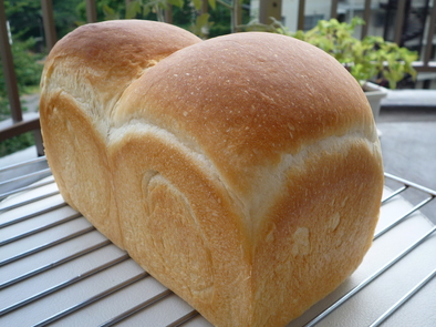 ＨＢ☻ホエー＊山型食パンの写真