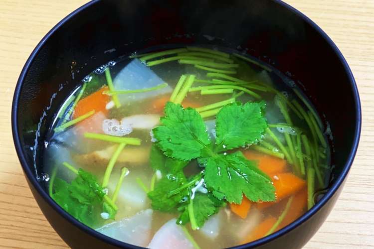 出汁パックで簡単 根菜と三つ葉のスープ レシピ 作り方 By 楽で美味い時短レシピ クックパッド 簡単おいしいみんなのレシピが355万品