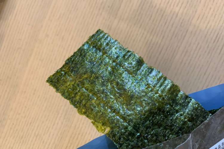 おにぎり磯辺巻き用サイズ簡単のりの切り方 レシピ 作り方 By まさツマ クックパッド
