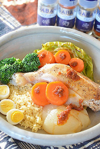 鶏と野菜の蒸し煮モロッコ風、ハリッサ添え