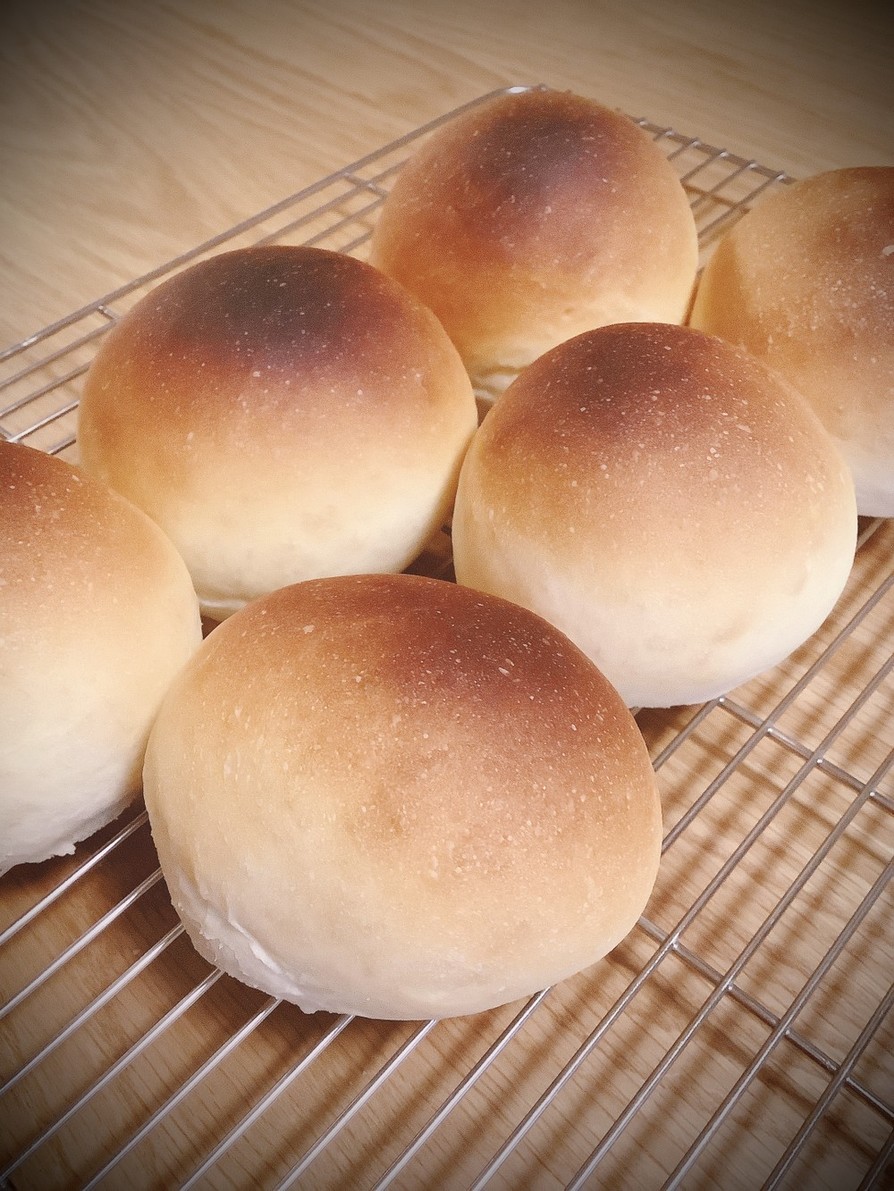 薄力粉で作る、シンプルな丸パン。の画像